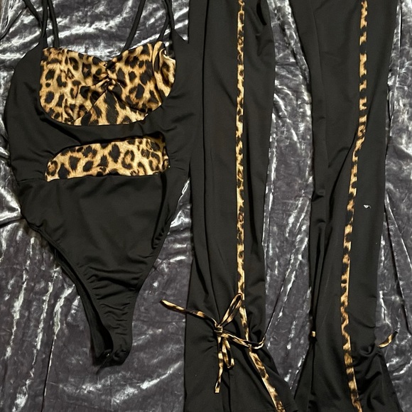 2 piece set - Picture 2 of 3